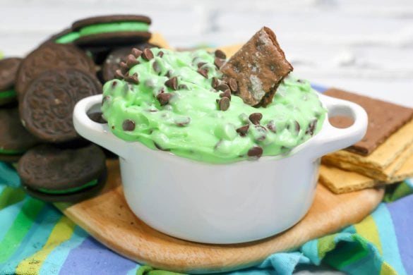 Mint Chocolate Chip Cheesecake Dip