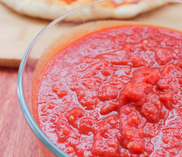 homemade pizza sauce with fresh tomatoes