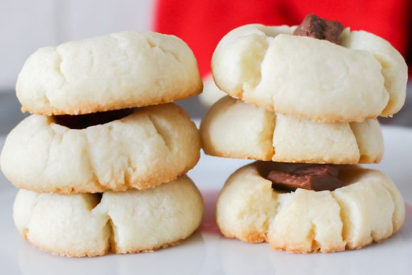 thumbprint cookies with chocolate filling