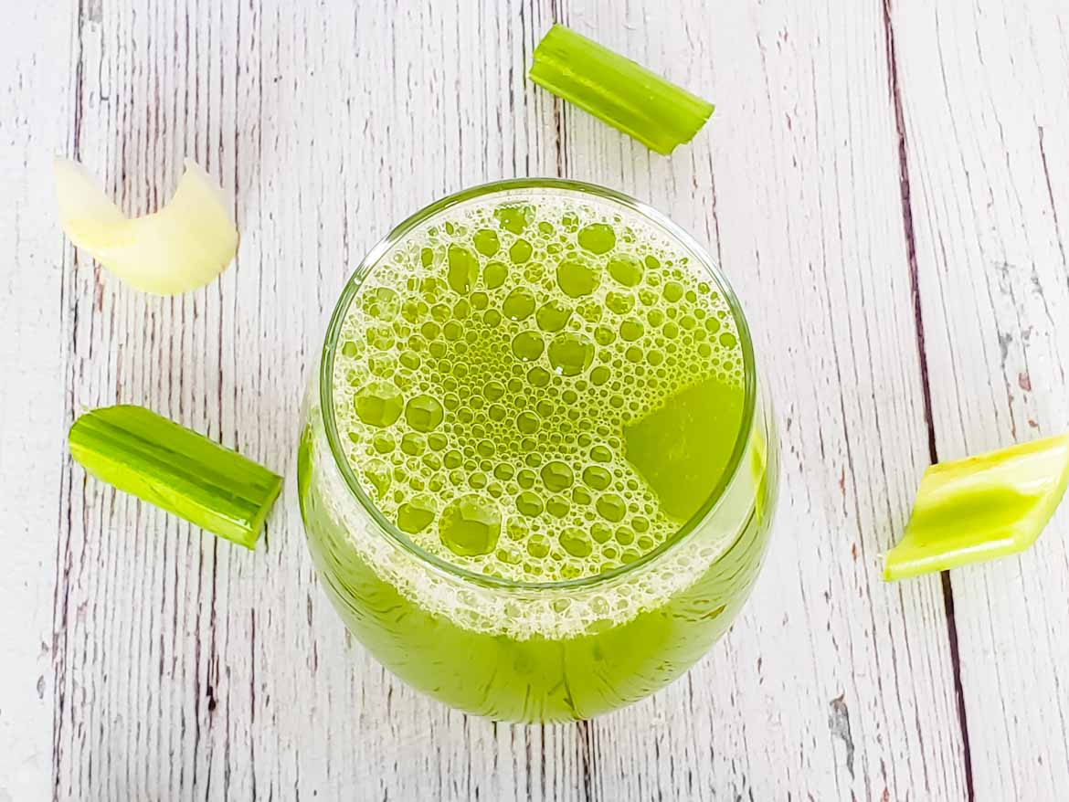 https://www.theparentspot.com/wp-content/uploads/2021/01/How-to-Make-Celery-Juice-in-a-Blender-145347.jpg