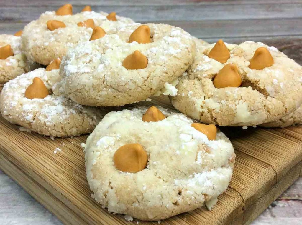 Butterscotch cookies with icing sugar on top