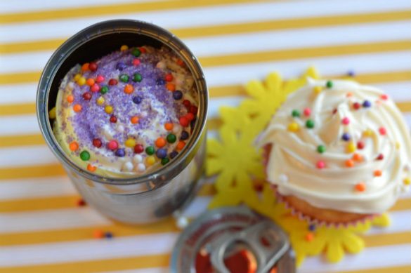 Cupcake in a Can Cupcake and lid